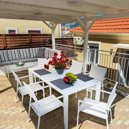 Avocado Offering Peace And Relaxation Villa