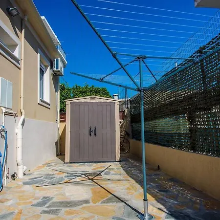 Avocado Offering Peace And Relaxation Villa